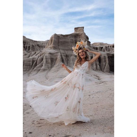 New BHLDN x NEEDLE & THREAD PETUNIA GOWN sz 0 - Picture 2 of 9